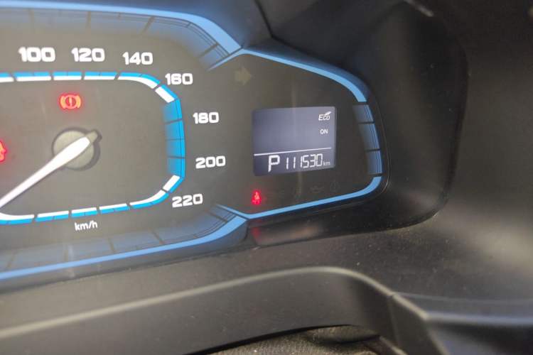Used Roewe 360 2015 1.5L Automatic Luxury Edition Odometer Close Up