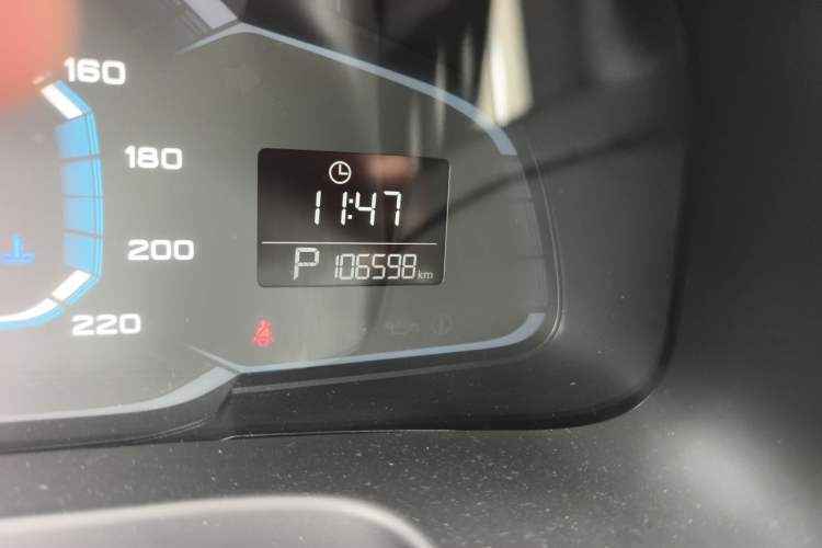 Used Roewe 360 2015 1.5L Automatic Luxury Edition Odometer Close Up