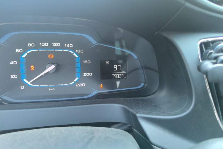 Used Roewe 360 2015 1.5L Manual Luxury Edition Odometer Close Up