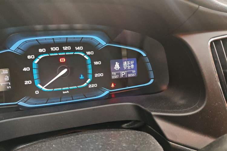 Used Roewe 360 2015 20T TST Deluxe Edition Odometer Close Up