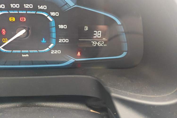 Used Roewe 360 2015 1.5L Manual Luxury Edition Odometer Close Up
