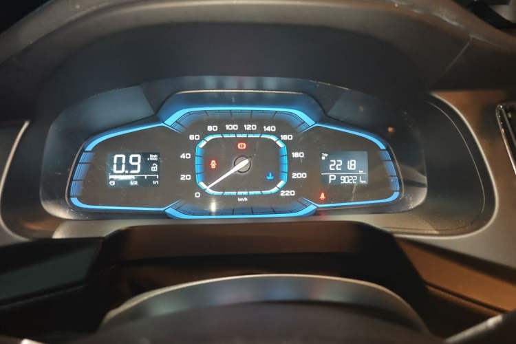 Used Roewe 360 2015 1.5L Automatic Luxury Edition Odometer Close Up