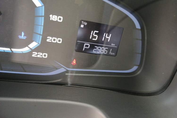 Used Roewe 360 2015 1.5L Automatic Luxury Edition Odometer Close Up