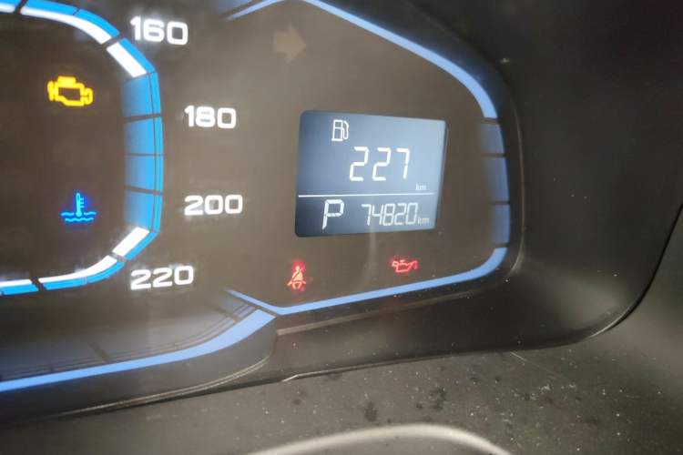 Used Roewe 360 2015 1.5L Automatic Luxury Edition Odometer Close Up
