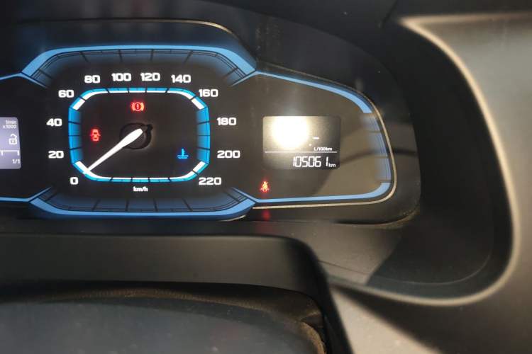 Used Roewe 360 2015 1.5L Manual Luxury Edition Odometer Close Up