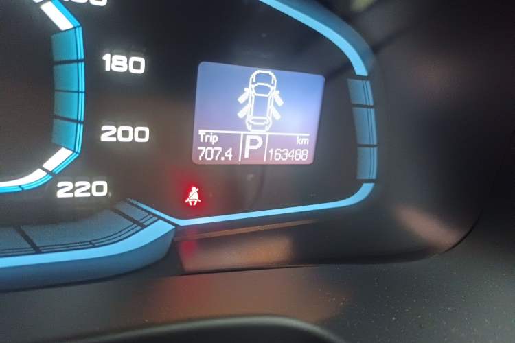 Used Roewe 360 2015 20T TST Deluxe Edition Odometer Close Up