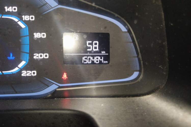 Used Roewe 360 2015 1.5L Manual Luxury Edition Odometer Close Up