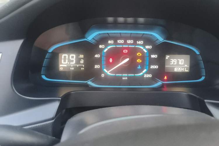 Used Roewe 360 2015 1.5L Manual Luxury Edition Odometer Close Up