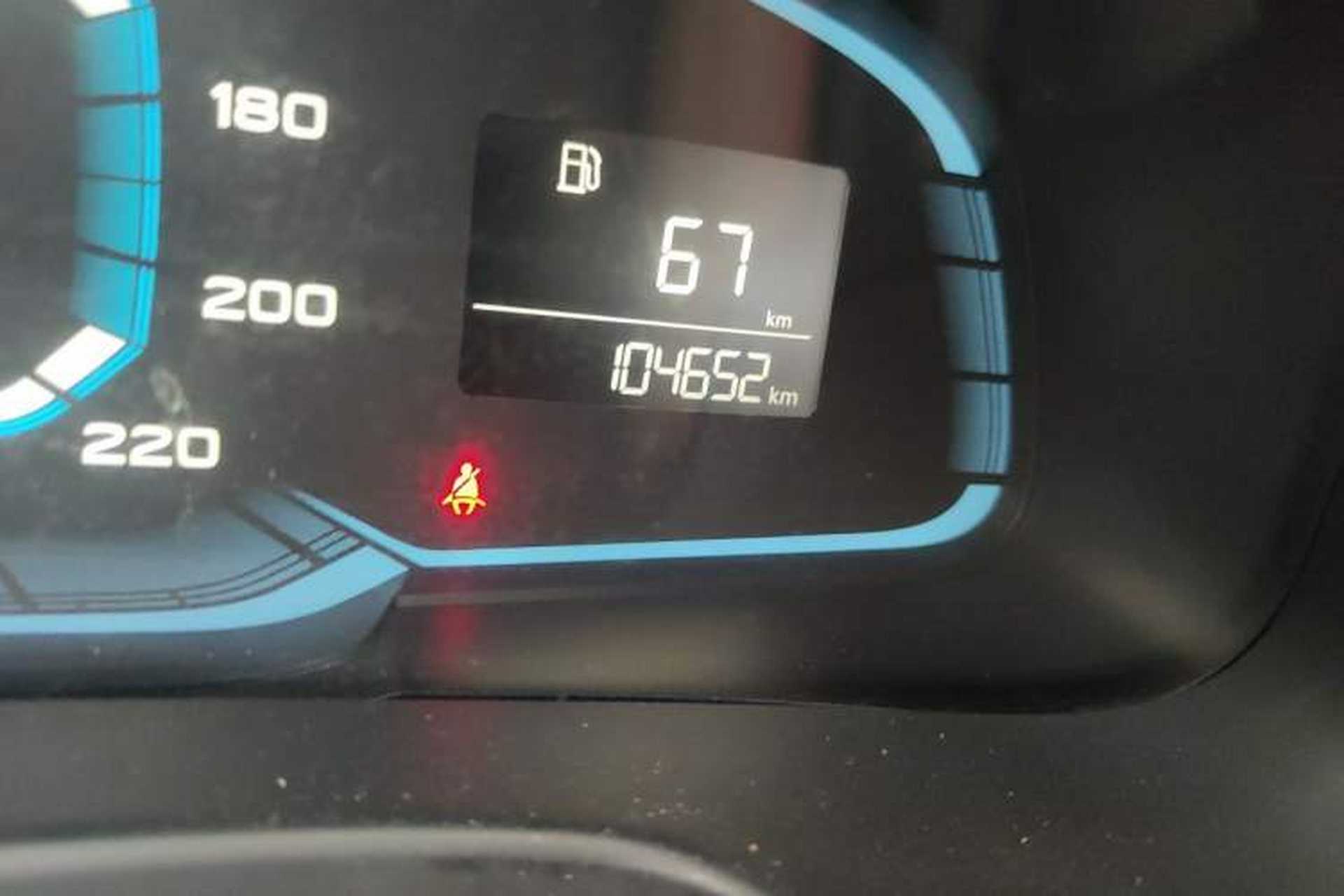 Used Roewe 360 2015 1.5L Manual Luxury Edition Odometer Close Up