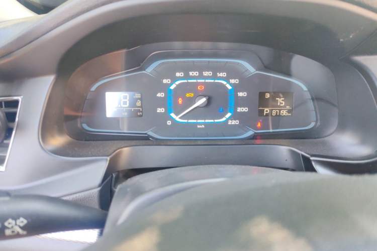 Used Roewe 360 2015 1.5L Automatic Luxury Edition Odometer Close Up