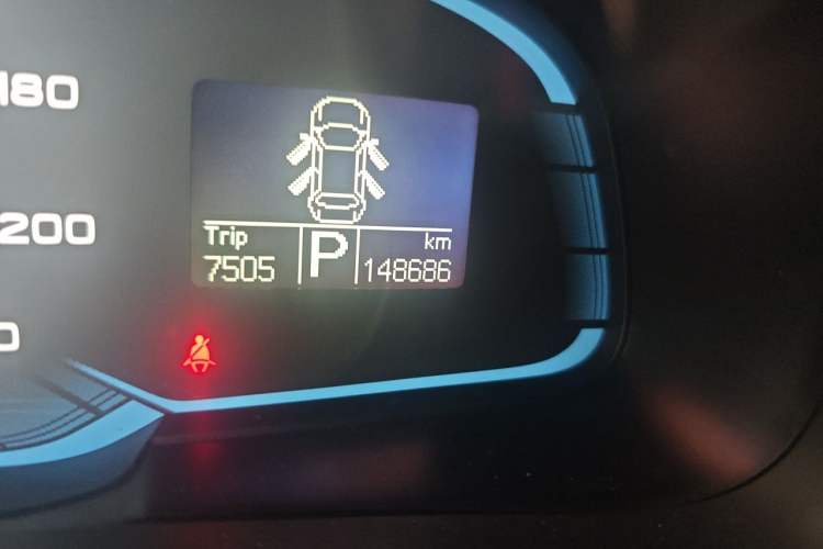 Used Roewe 360 2015 20T TST Deluxe Edition Odometer Close Up
