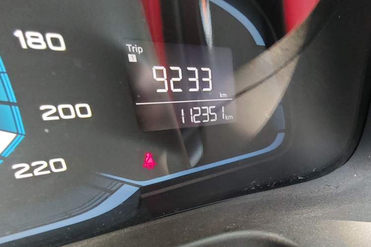 Used Roewe 360 2015 1.5L Manual Luxury Edition Odometer Close Up