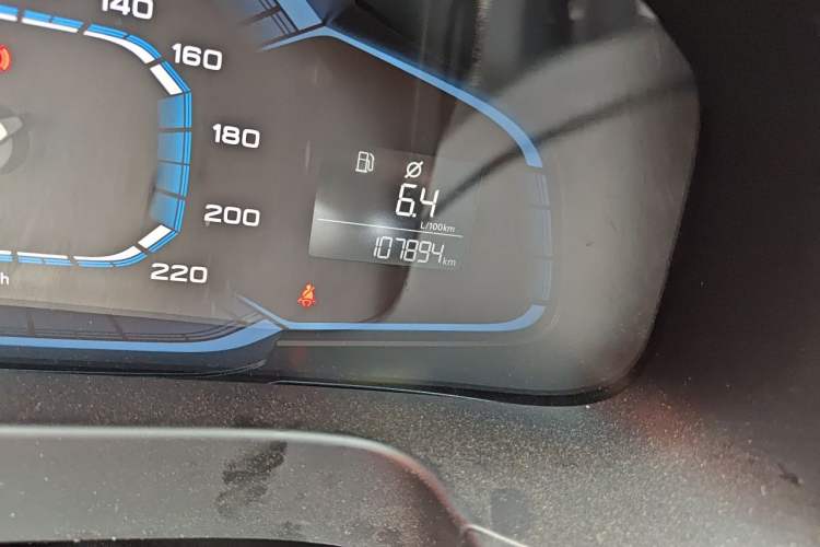 Used Roewe 360 2015 1.5L Manual Luxury Edition Odometer Close Up