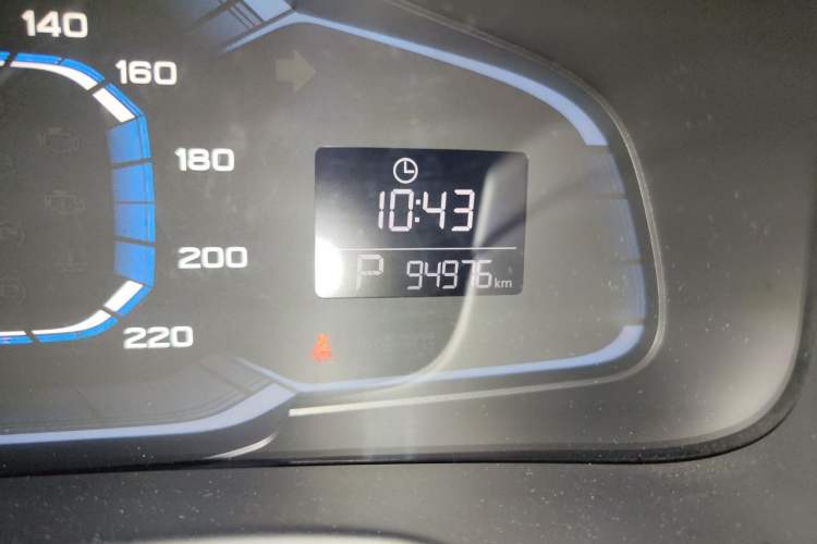 Used Roewe 360 2015 1.5L Automatic Luxury Edition Odometer Close Up