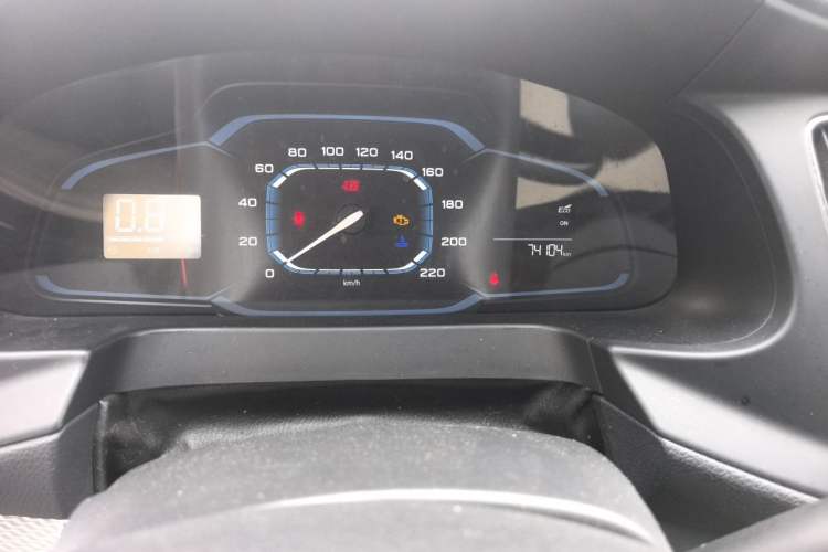 Used Roewe 360 2015 1.5L Manual Luxury Edition Odometer Close Up