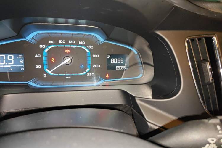 Used Roewe 360 2015 1.5L Manual Luxury Edition Odometer Close Up