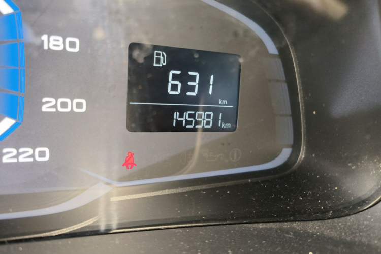Used Roewe 360 2015 1.5L Manual Luxury Edition Odometer Close Up