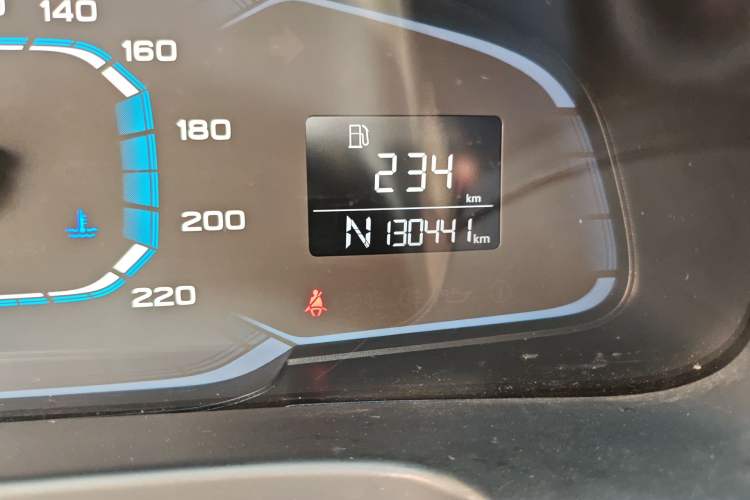 Used Roewe 360 2015 1.5L Automatic Luxury Edition Odometer Close Up