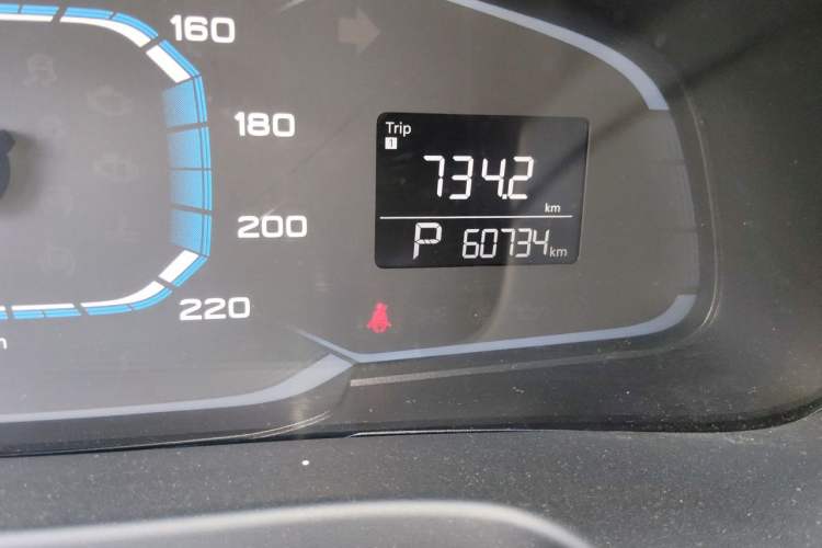 Used Roewe 360 2015 1.5L Automatic Luxury Edition Odometer Close Up