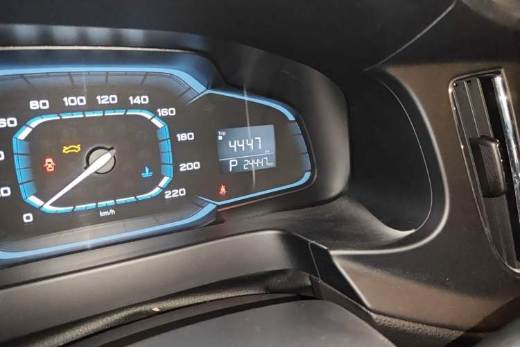 Used Roewe 360 2015 1.5L Automatic Luxury Edition Odometer Close Up
