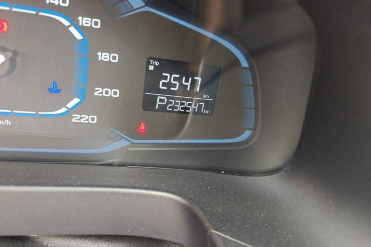 Used Roewe 360 2015 1.5L Automatic Luxury Edition Odometer Close Up