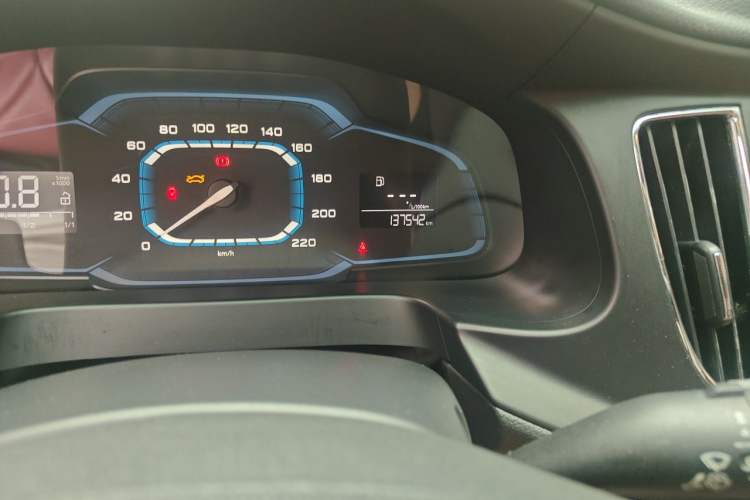 Used Roewe 360 2015 1.5L Manual Luxury Edition Odometer Close Up