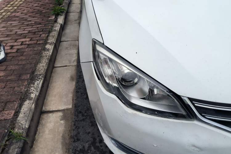Used Roewe 360 2015 1.5L Automatic Luxury Edition Right Front Headlight