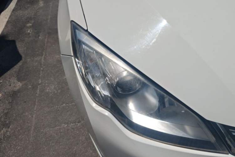 Used Roewe 360 2015 1.5L Automatic Luxury Edition Right Front Headlight