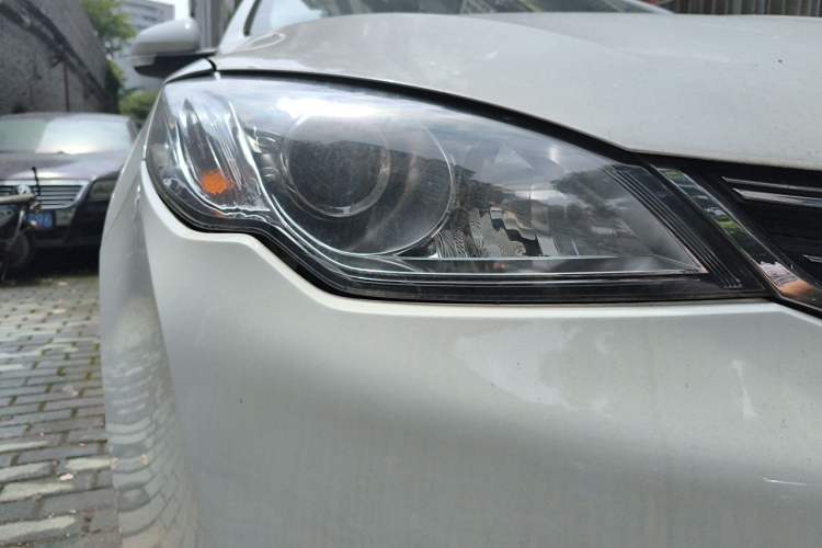 Used Roewe 360 2015 1.5L Automatic Luxury Edition Right Front Headlight