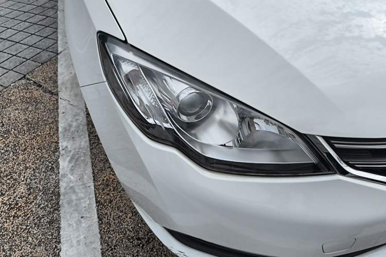 Used Roewe 360 2015 20T TST Deluxe Edition Right Front Headlight