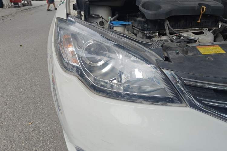 Used Roewe 360 2015 1.5L Automatic Luxury Edition Right Front Headlight