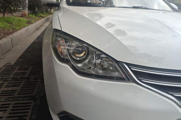 Used Roewe 360 2015 1.5L Automatic Luxury Edition Right Front Headlight