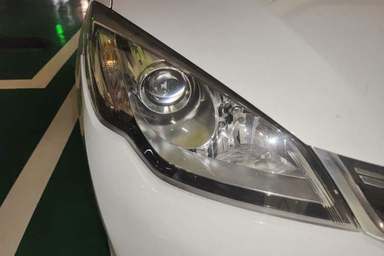 Used Roewe 360 2015 1.5L Automatic Luxury Edition Right Front Headlight