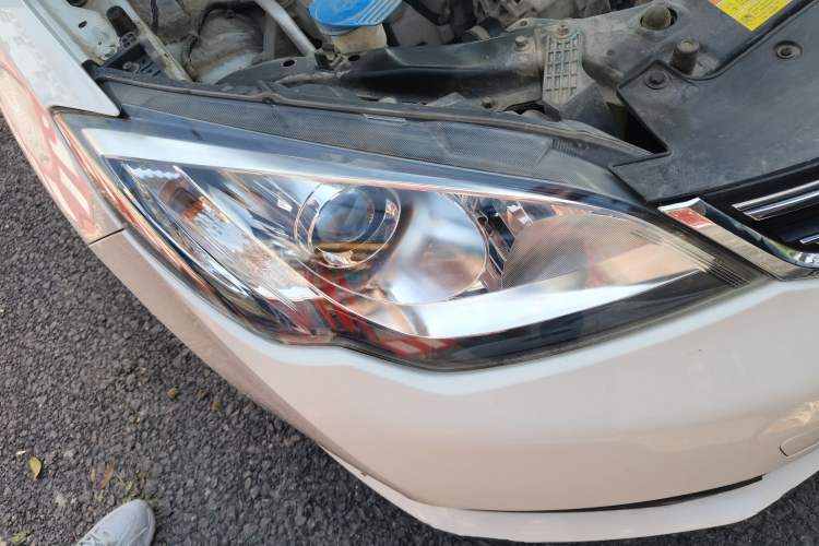 Used Roewe 360 2015 1.5L Manual Luxury Edition Right Front Headlight