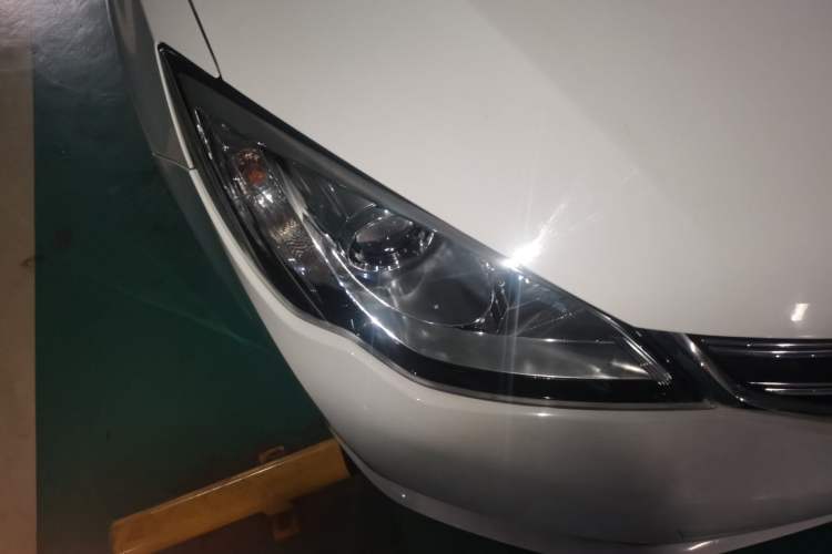 Used Roewe 360 2015 20T TST Deluxe Edition Right Front Headlight