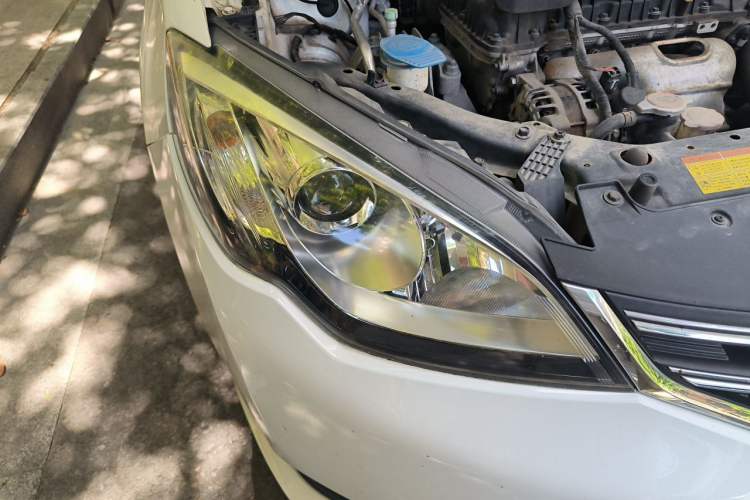 Used Roewe 360 2015 1.5L Manual Luxury Edition Right Front Headlight
