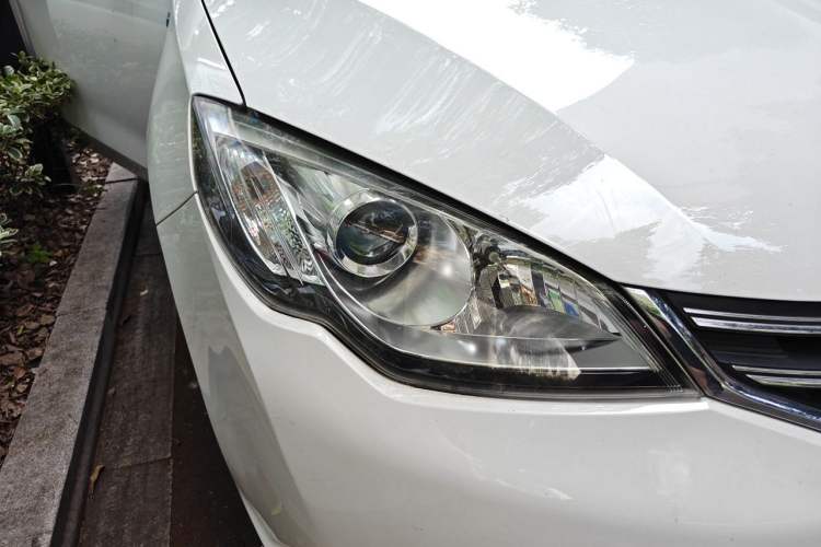 Used Roewe 360 2015 1.5L Automatic Luxury Edition Right Front Headlight
