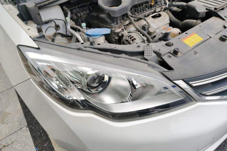 Used Roewe 360 2015 1.5L Automatic Luxury Edition Right Front Headlight