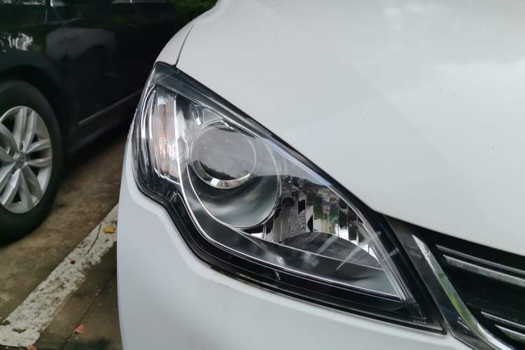 Used Roewe 360 2015 1.5L Manual Luxury Edition Right Front Headlight