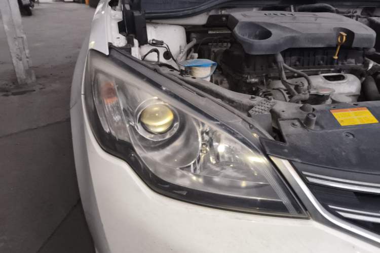 Used Roewe 360 2015 1.5L Manual Luxury Edition Right Front Headlight