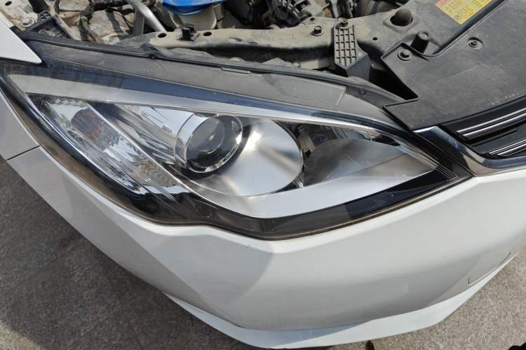 Used Roewe 360 2015 1.5L Automatic Luxury Edition Right Front Headlight