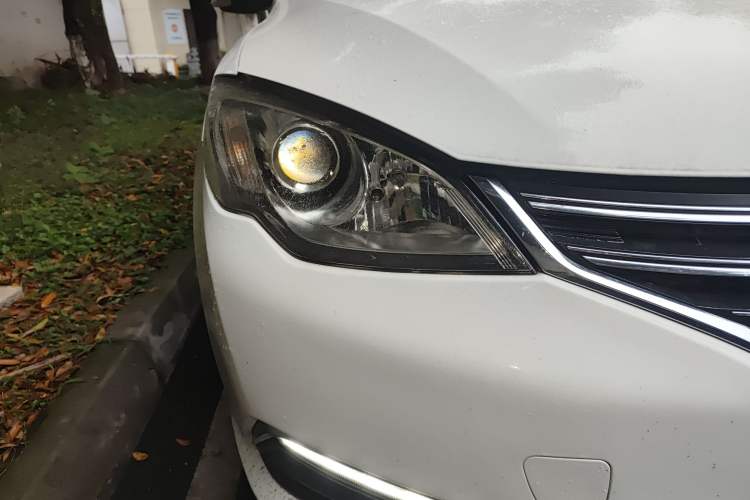 Used Roewe 360 2015 1.5L Automatic Luxury Edition Right Front Headlight