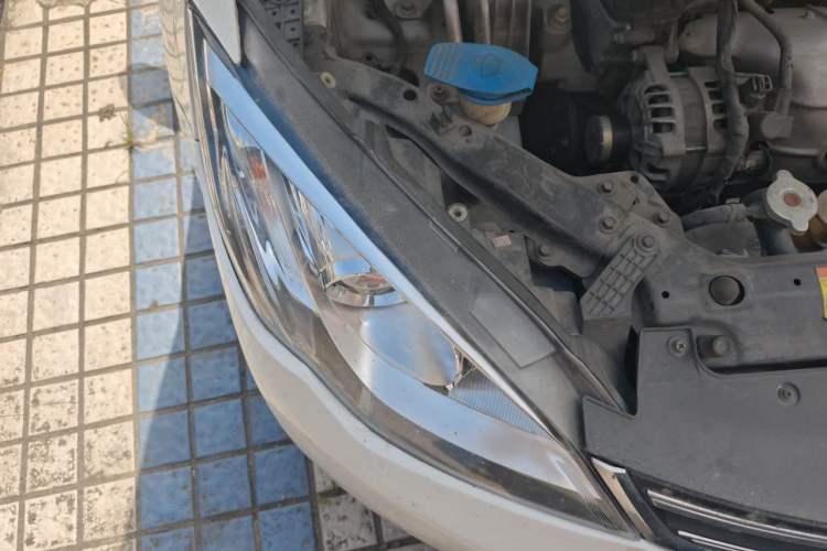Used Roewe 360 2015 1.5L Automatic Luxury Edition Right Front Headlight