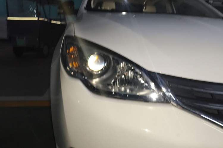 Used Roewe 360 2015 1.5L Automatic Luxury Edition Right Front Headlight