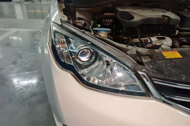 Used Roewe 360 2015 1.5L Automatic Luxury Edition Right Front Headlight