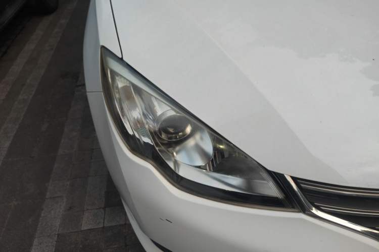 Used Roewe 360 2015 1.5L Automatic Luxury Edition Right Front Headlight