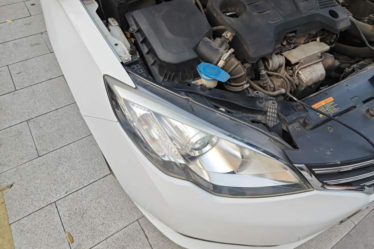Used Roewe 360 2015 20T TST Deluxe Edition Right Front Headlight
