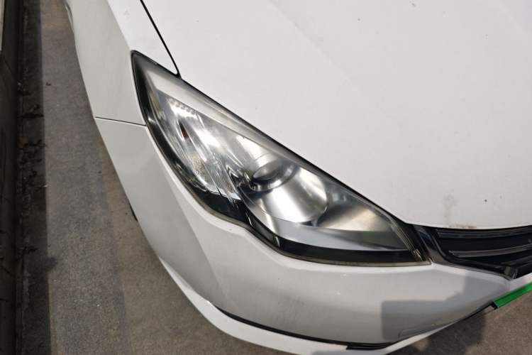 Used Roewe 360 2015 1.5L Automatic Luxury Edition Right Front Headlight