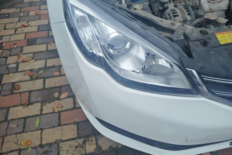 Used Roewe 360 2015 1.5L Manual Luxury Edition Right Front Headlight