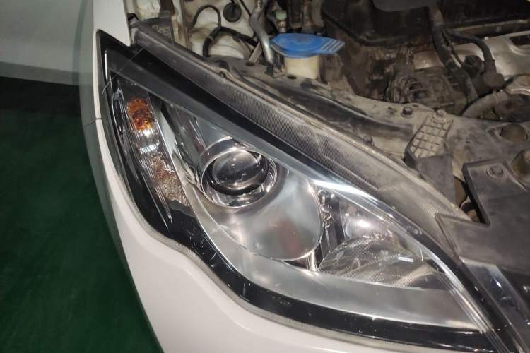 Used Roewe 360 2015 1.5L Automatic Luxury Edition Right Front Headlight